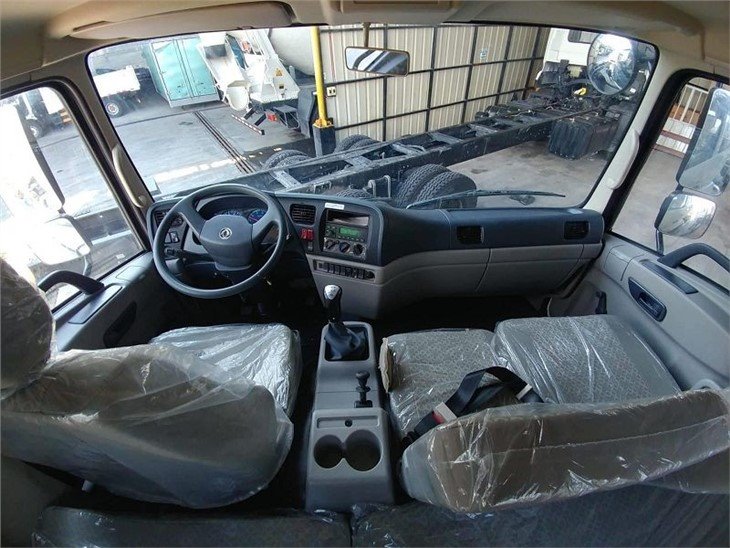 yunlihong stake truck(001)